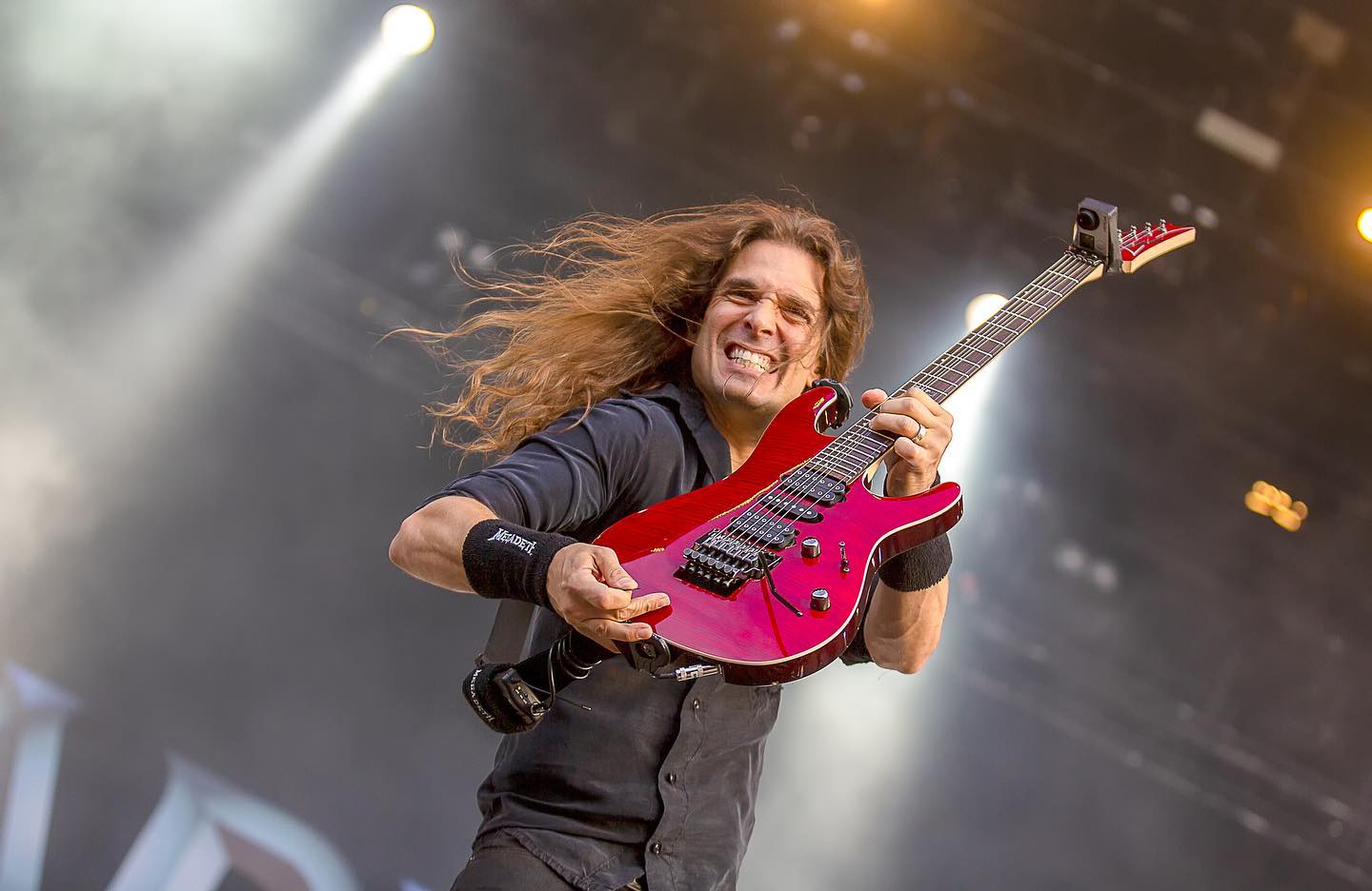 Kiko Loureiro guitariste virtuose originaire du Brésil - Mazik