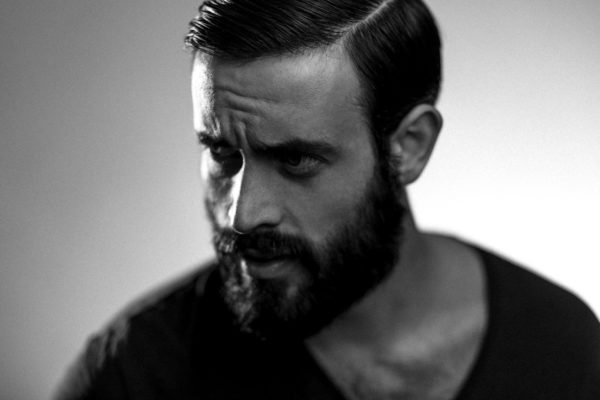 Louis Durdek, révélation indie folk avec l'album Unnamed Road