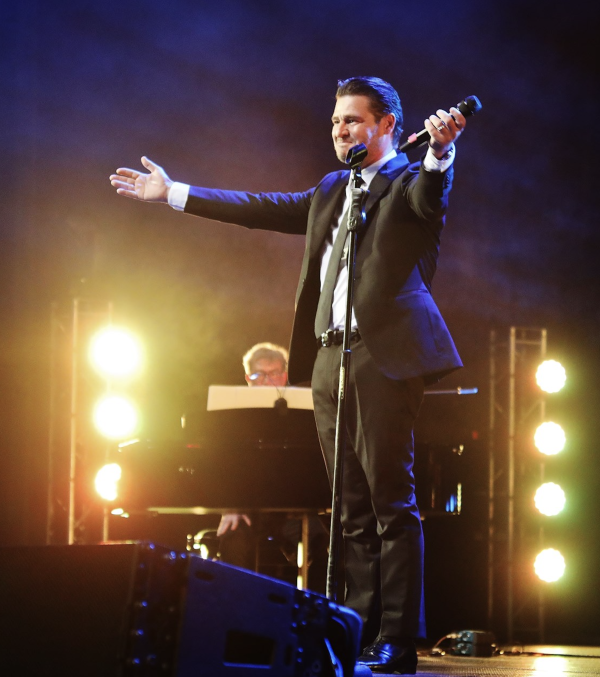 JULIEN CHANTE JOE DASSIN