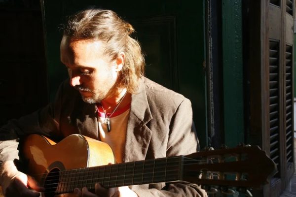 Nik Barrell nous emmène dans le silence de "Lost"