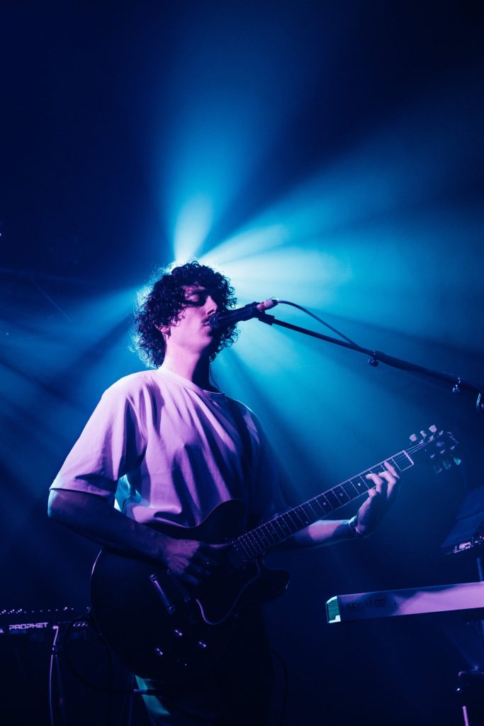 JE ME REVEILLE - BOY CALYPSO