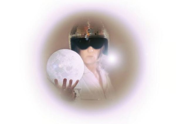 Miss d'ailes - Girl on the Moon
